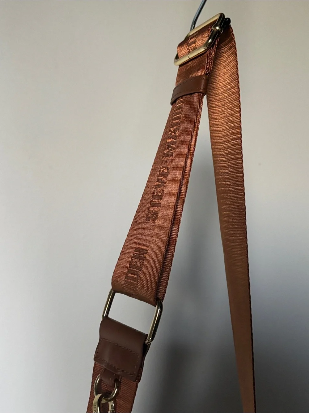 Steve Madden(Bvettal) Straw Crossbody Leather AirPod Case